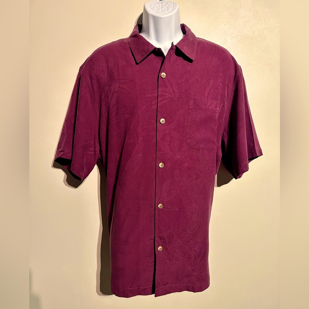 Soft silk, and island style—this camp shirt fits you perfectly.
100% silk.